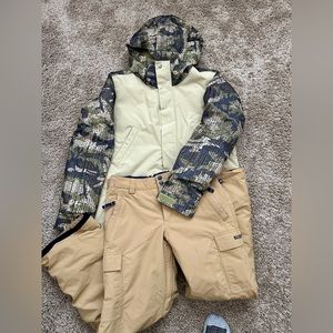 Burton White Collection Youth Insulated ski/snowboard Jacket and Pant Set